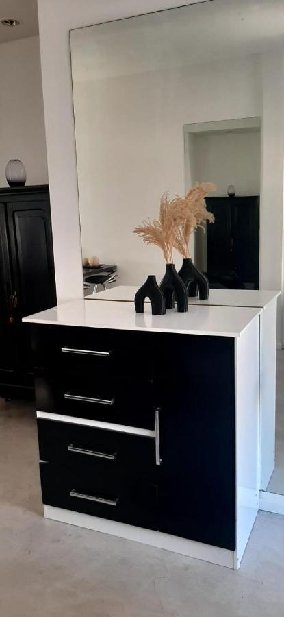 Moderno Departamento Con Balcon En Recoleta Appartement Buenos Aires